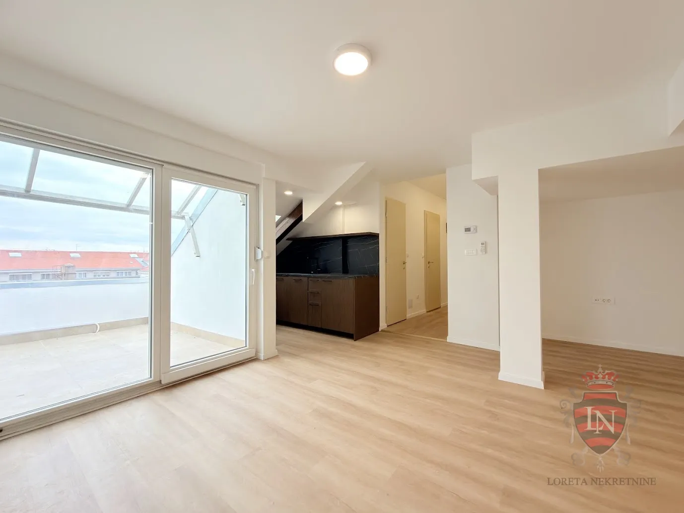 prostor centar, park zrinjevac 75 m2 - slika 12