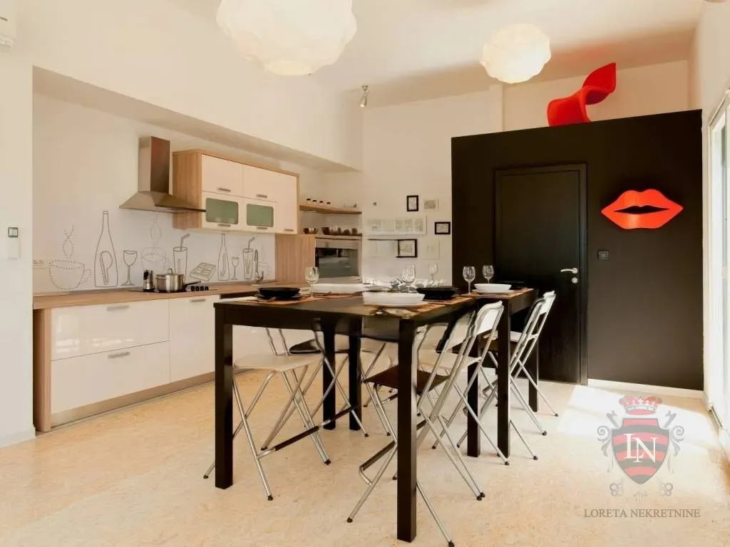 kuća poreč 120 m2 na parceli od 324 m2 - slika 9