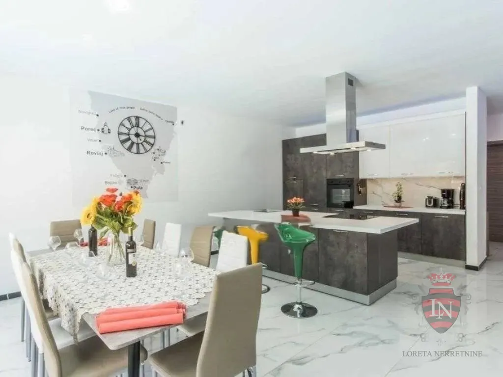 kuća s bazenom 270 m2, labin - slika 9
