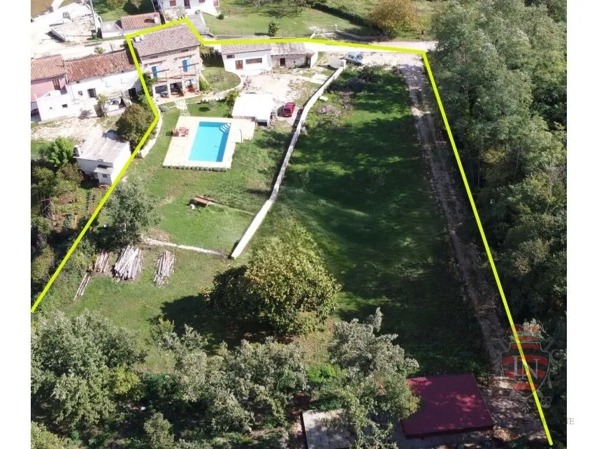 kamena kuća s bazenom i velikom okućnicom, labin - slika 2