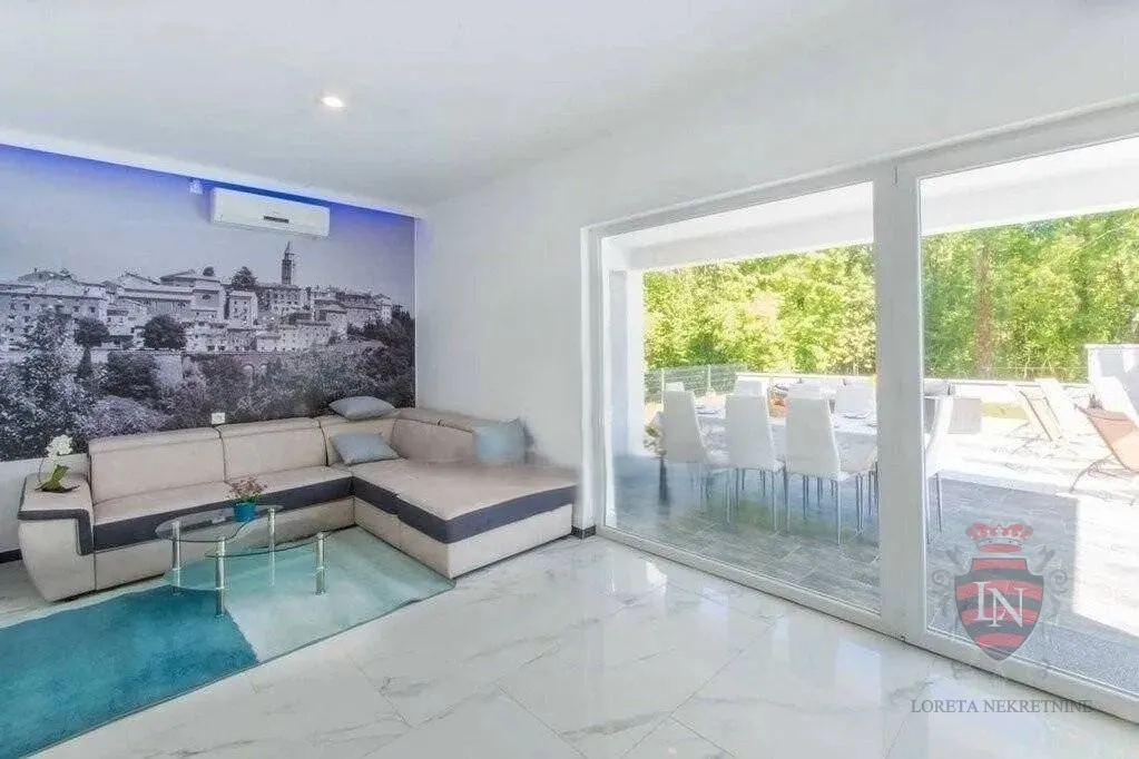 kuća s bazenom 270 m2, labin - slika 12