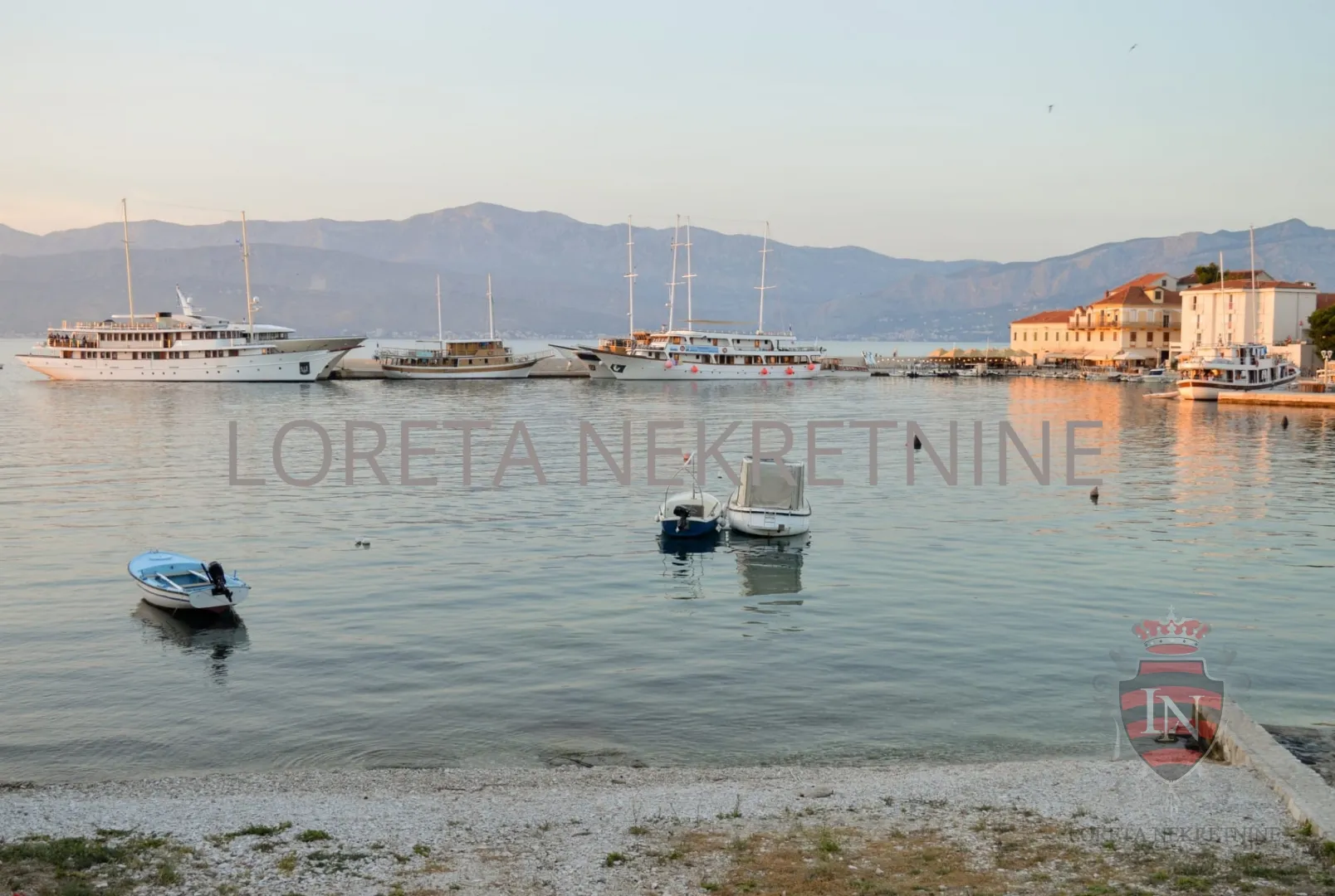 zemljište 378 m2 s kućom postira, otok brač - slika 5