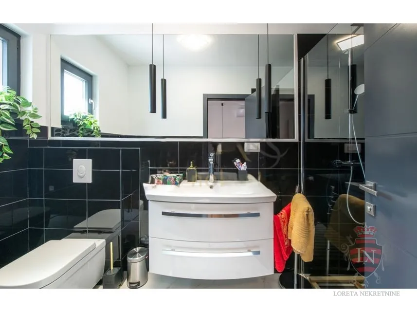 moderna kuća s bazenom, labin 187 m2 - slika 22