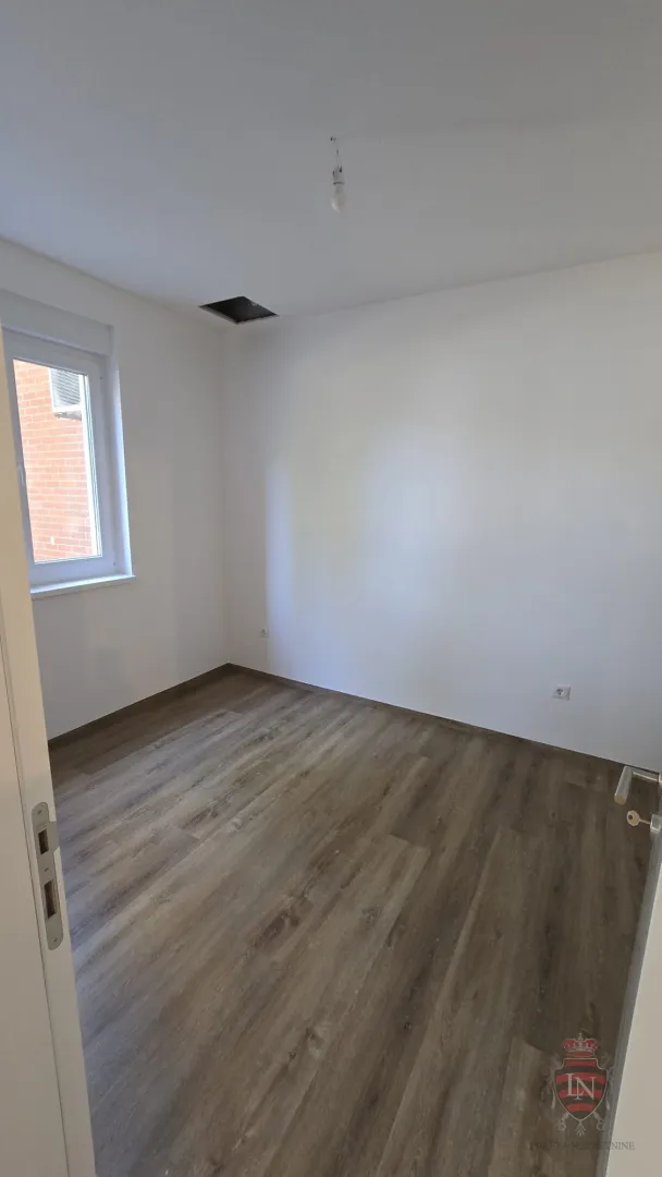 poslovni prostor - 4 stana! 262 m2, sesvete - slika 17