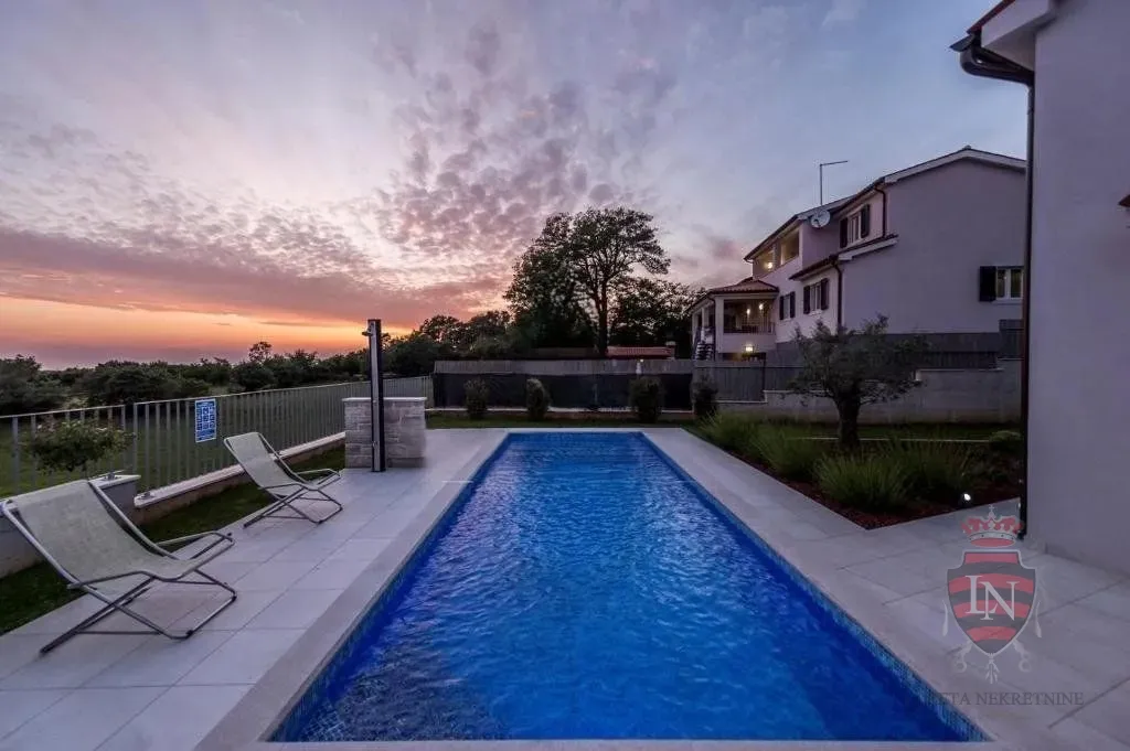 kuća s bazenom 145 m2, tinjan, istra - slika 4