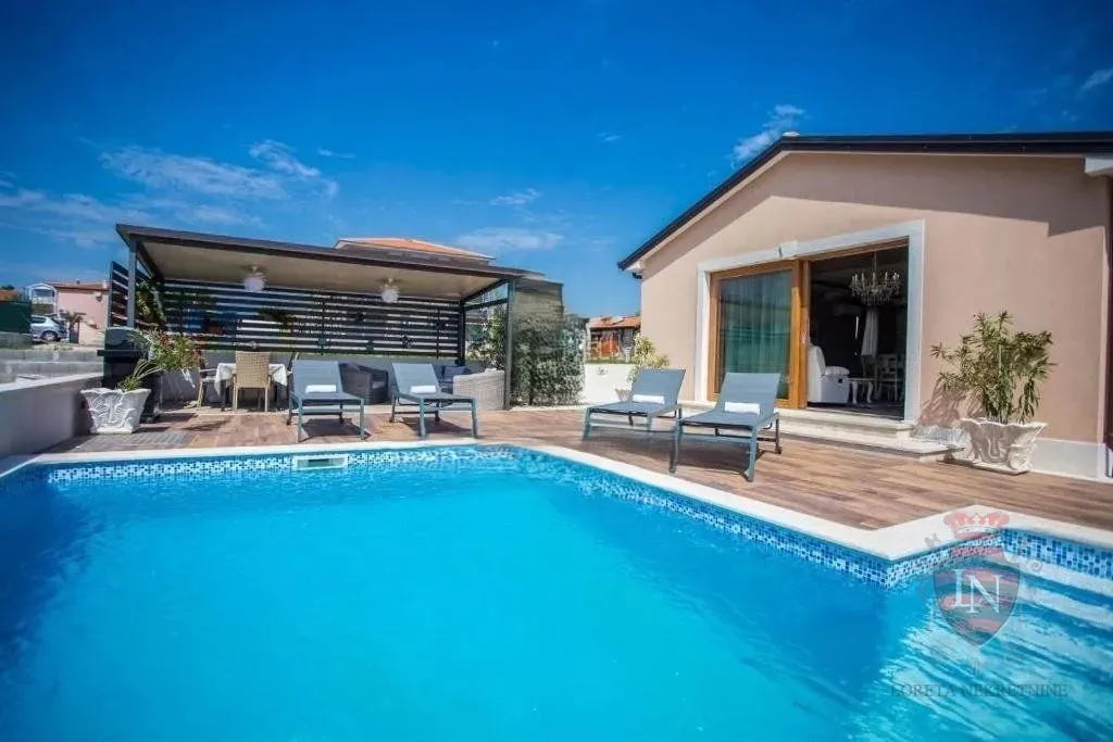 kuća s bazenom 85 m2, poreč, istra - slika 2