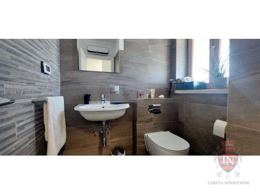 kuća s bazenom 172 m2 + okućnica, labin - slika 23