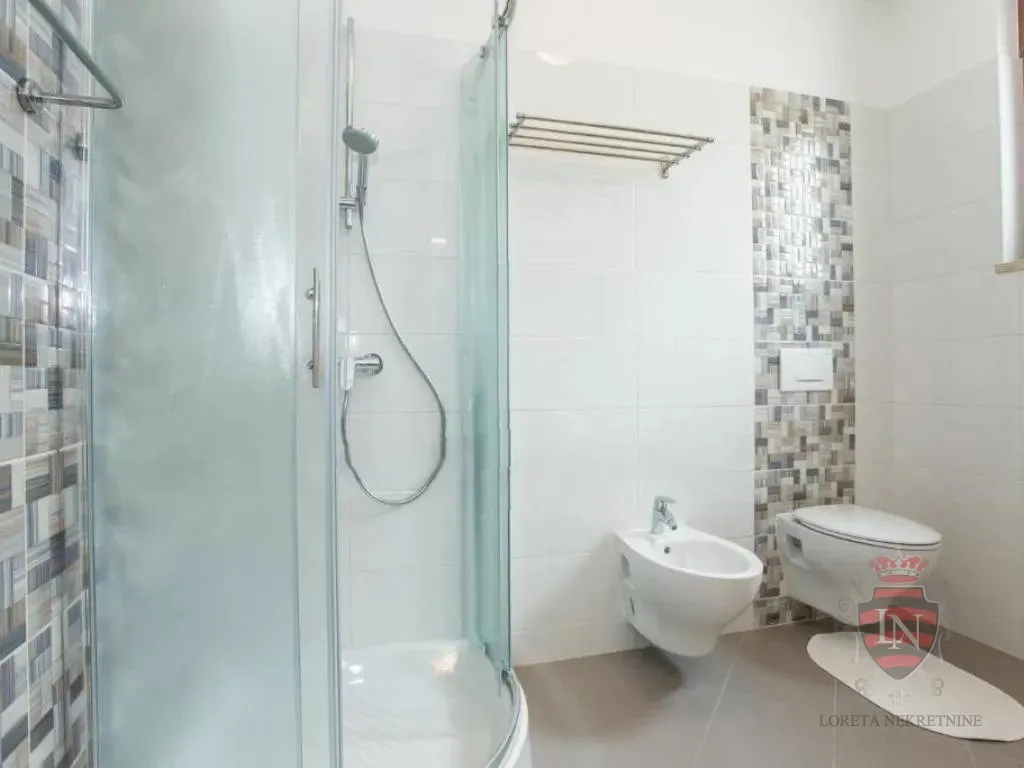 kuća s bazenom, poreč 192 m2 - slika 13