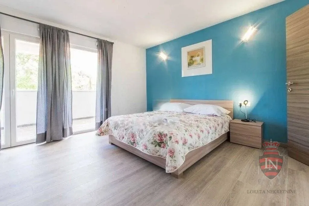 kuća s bazenom 270 m2, labin - slika 14