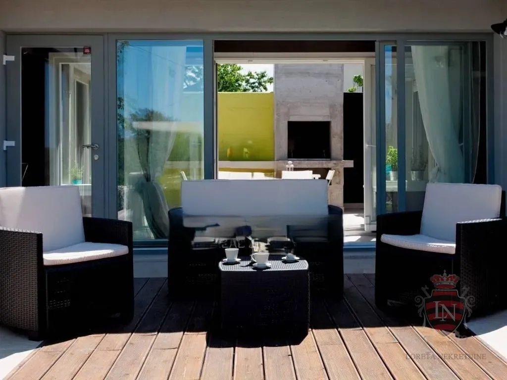 kuća poreč 120 m2 na parceli od 324 m2 - slika 16