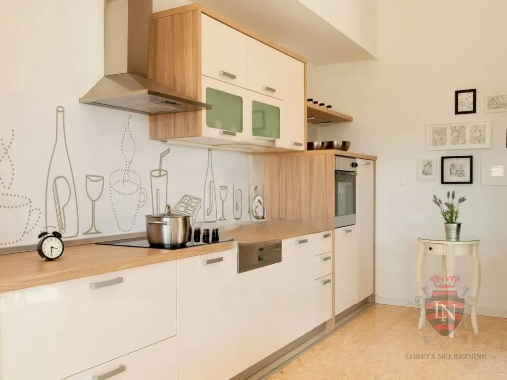 kuća poreč 120 m2 na parceli od 324 m2 - slika 10