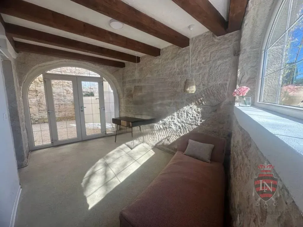 kamena kuća s bazenom 160 m2, tinjan - slika 21