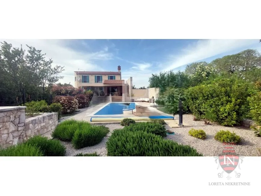 kuća s bazenom 172 m2 + okućnica, labin - slika 11