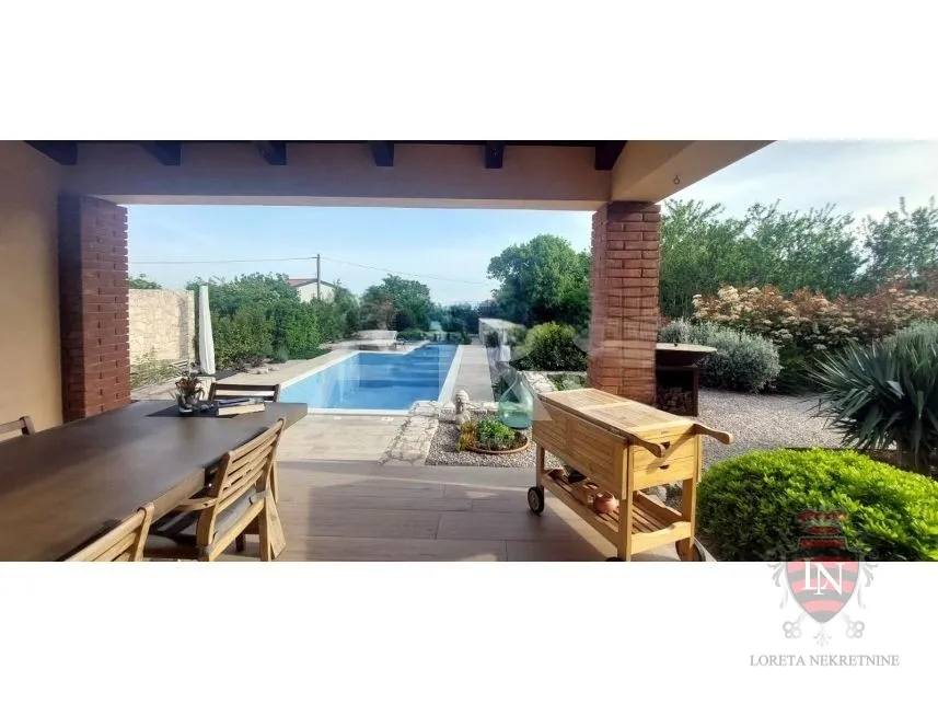 kuća s bazenom 172 m2 + okućnica, labin - slika 16