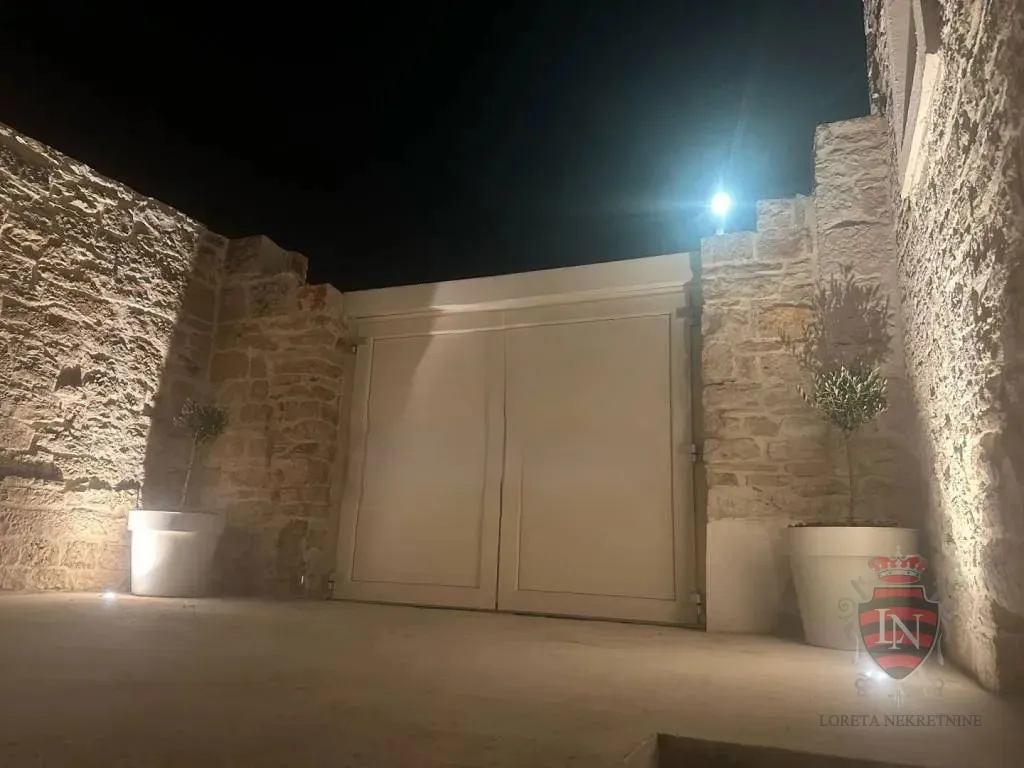 kamena kuća s bazenom 160 m2, tinjan - slika 15