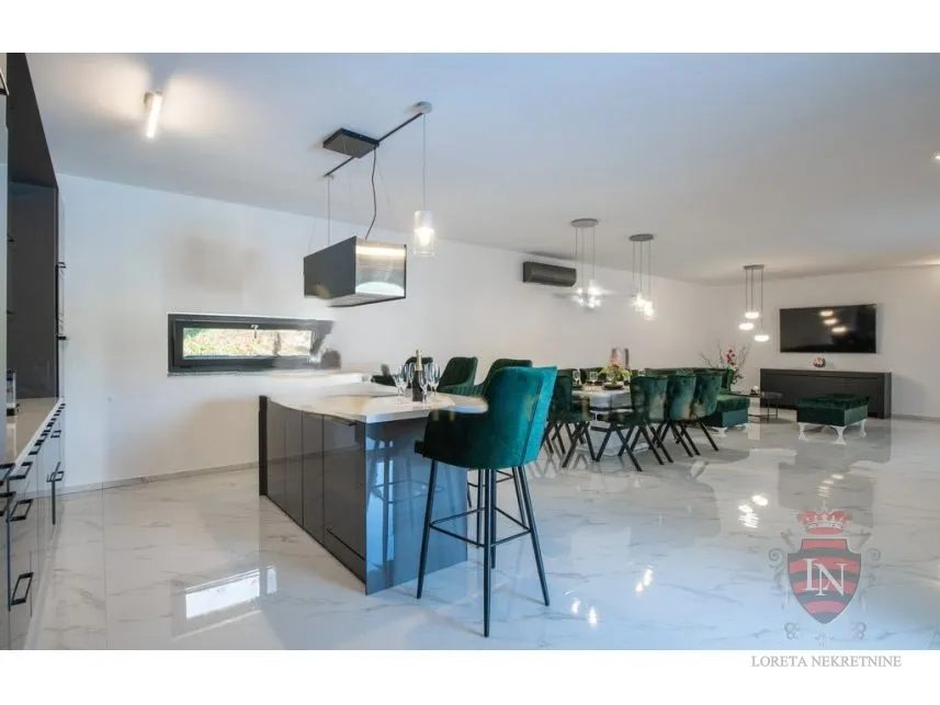 moderna kuća s bazenom, labin 187 m2 - slika 12