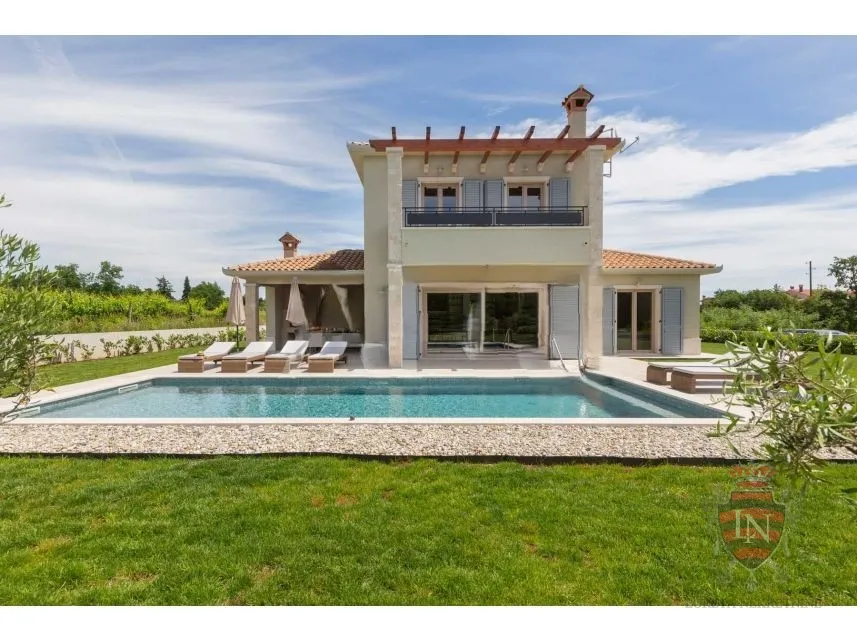 Vila s bazenom na parceli od 1 300 m2, Labin, Istra