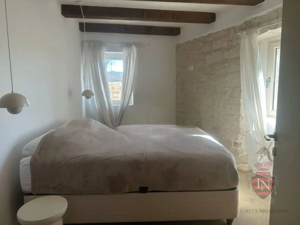 kamena kuća s bazenom 160 m2, tinjan - slika 22