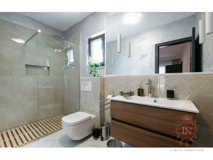 moderna kuća s bazenom, labin 187 m2 - slika 19