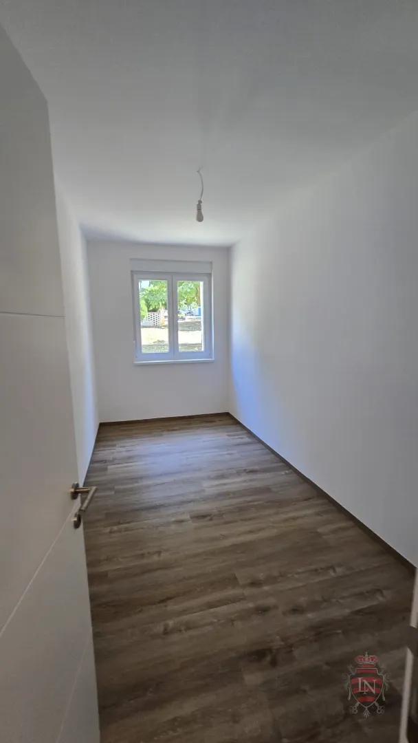 poslovni prostor - 4 stana! 262 m2, sesvete - slika 12