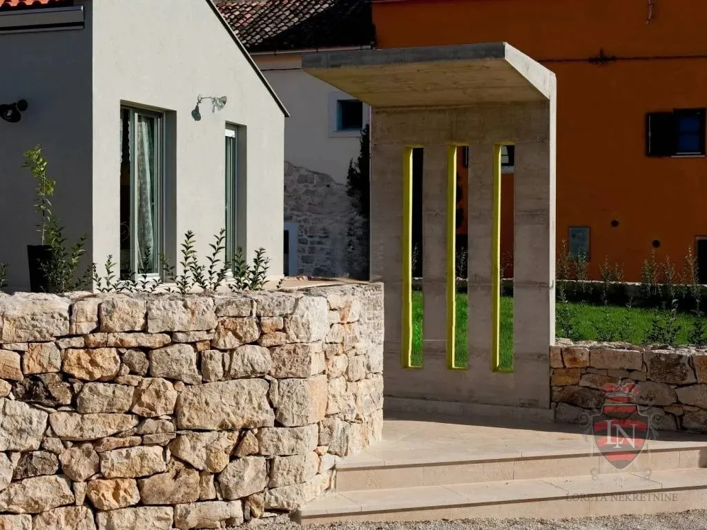 kuća poreč 120 m2 na parceli od 324 m2 - slika 8