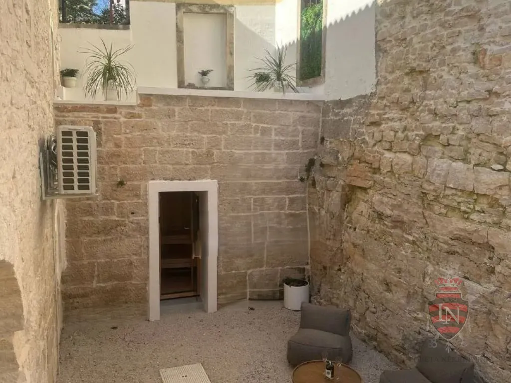 kamena kuća s bazenom 160 m2, tinjan - slika 16
