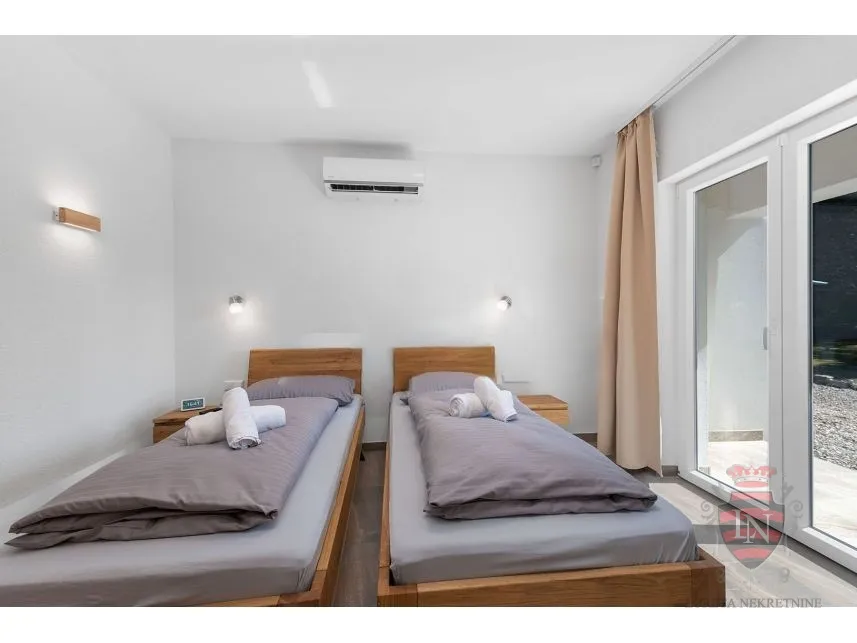 vila u blizini mora 302 m2, labin, istra - slika 19