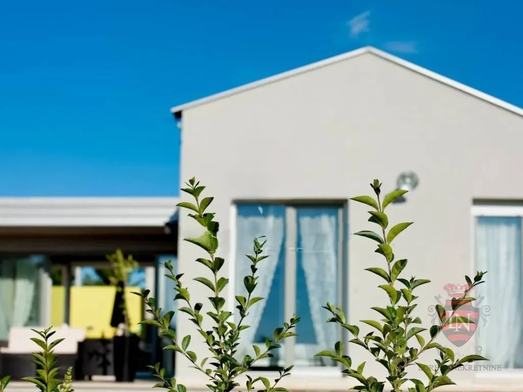 kuća poreč 120 m2 na parceli od 324 m2 - slika 3