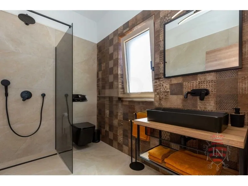 vila s bazenom na parceli od 1 300 m2, labin, istra - slika 27
