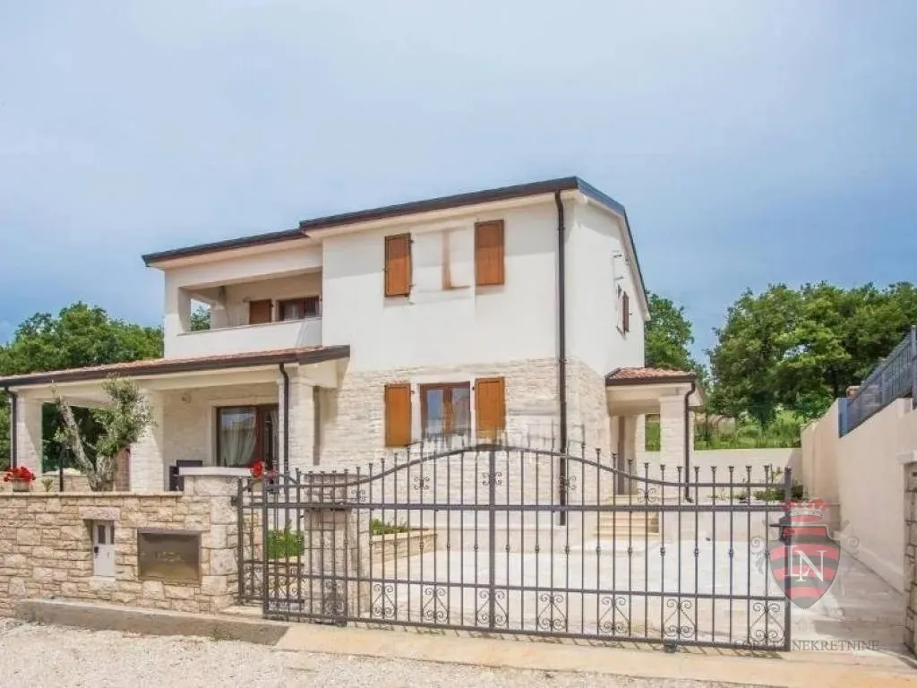 kuća s bazenom, poreč 192 m2 - slika 2
