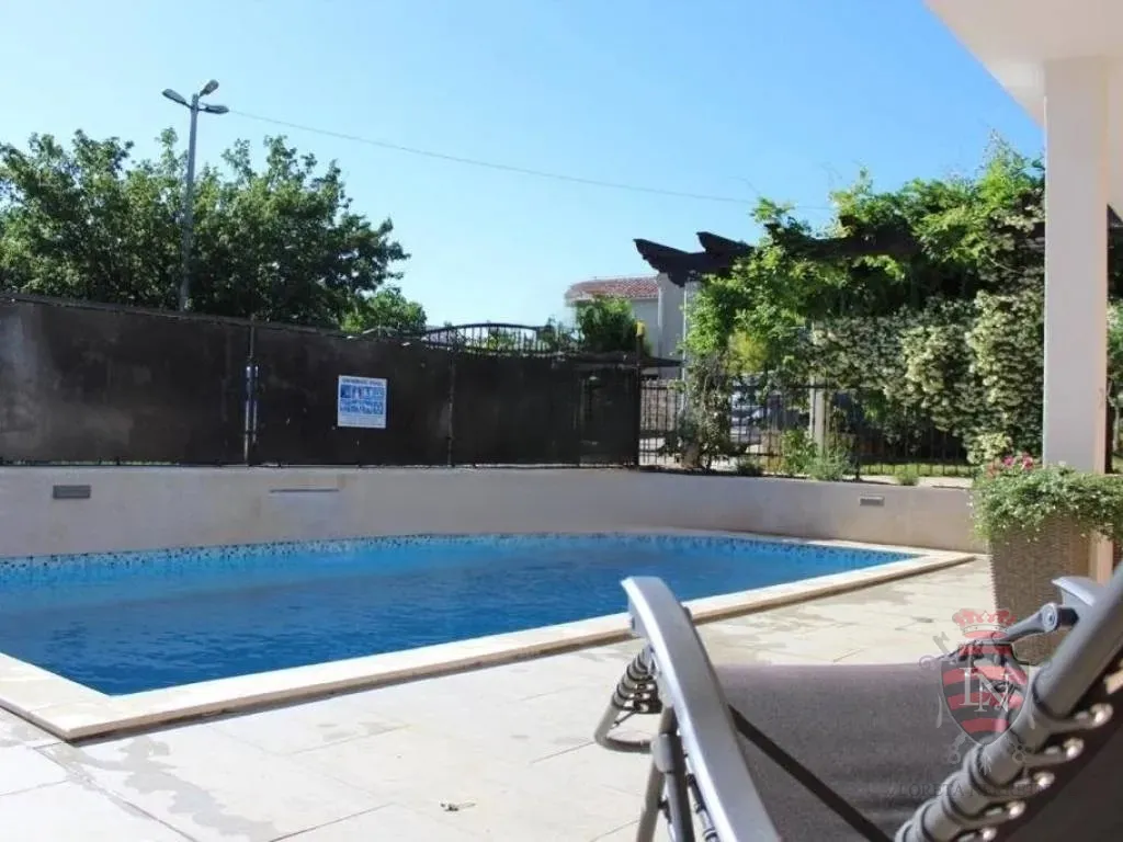 kuća s bazenom buje 220 m2 - slika 5