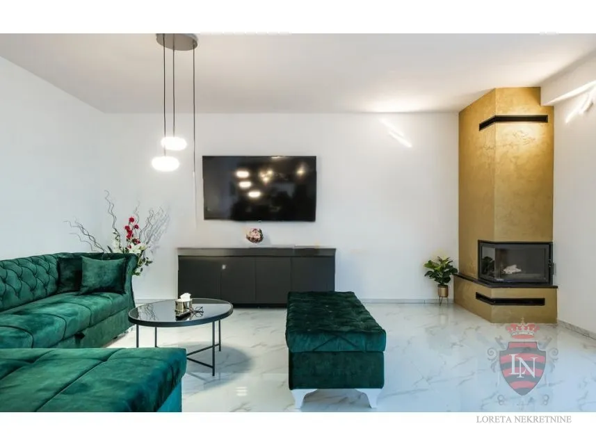 moderna kuća s bazenom, labin 187 m2 - slika 15