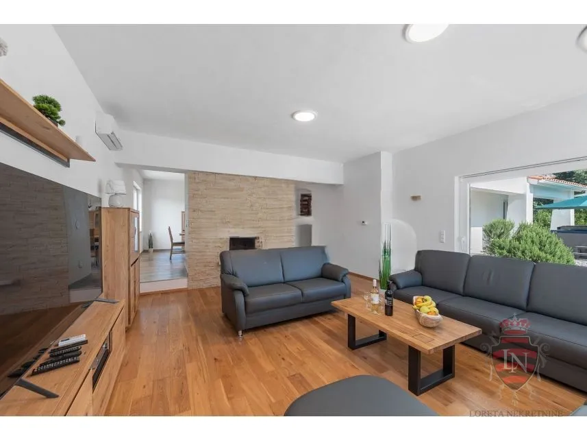 vila u blizini mora 302 m2, labin, istra - slika 10