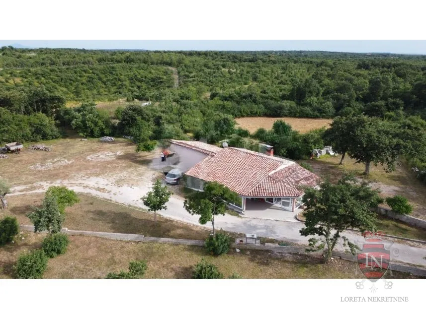 Imanje s kućom od 124 m2, Marčana, Istra