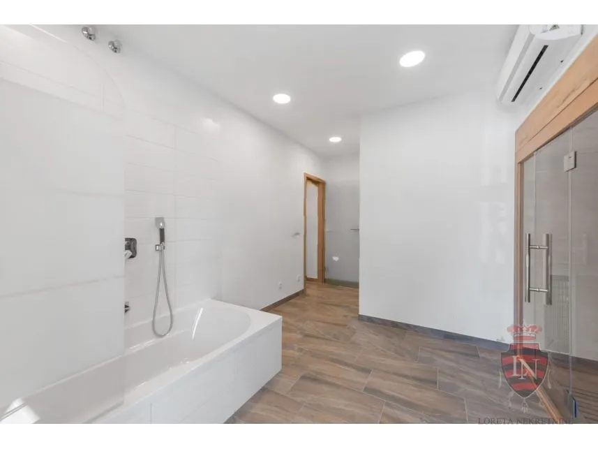 vila u blizini mora 302 m2, labin, istra - slika 25