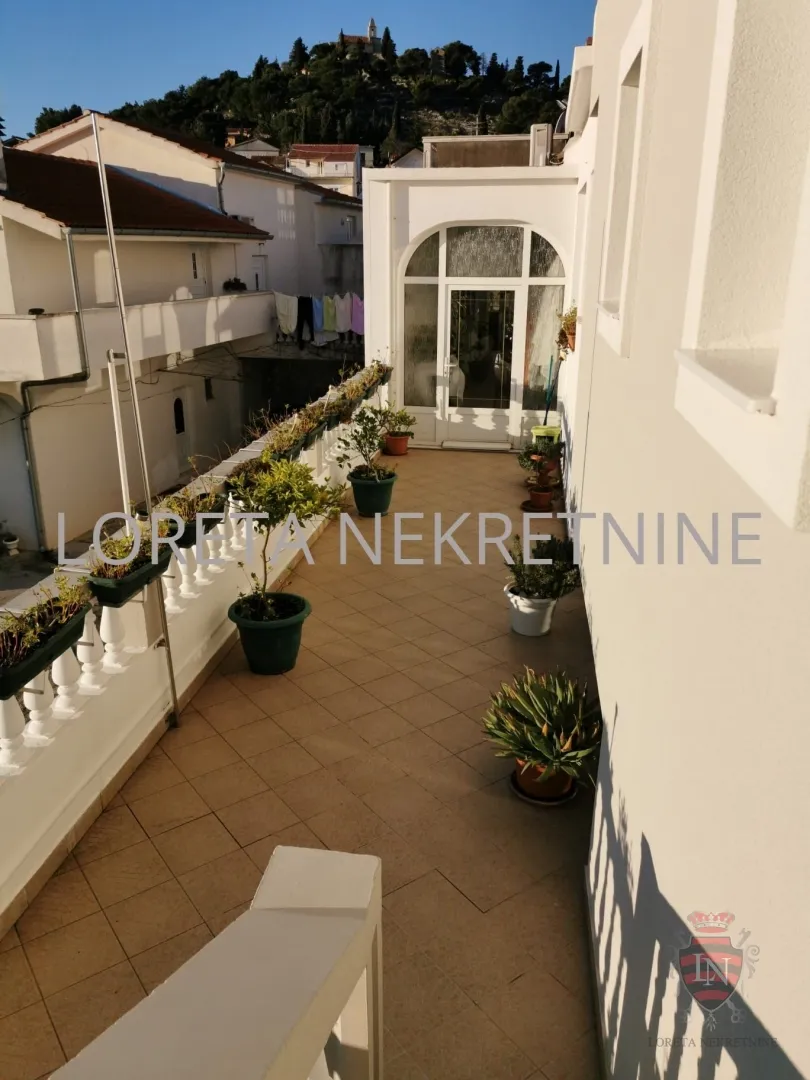 etažirana poslovno-stambena zgrada,tribunj, 397.00 m2, top lokacija! - slika 2