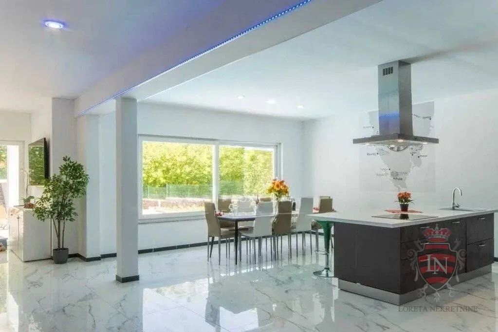kuća s bazenom 270 m2, labin - slika 10