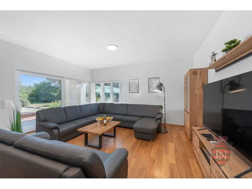 vila u blizini mora 302 m2, labin, istra - slika 9