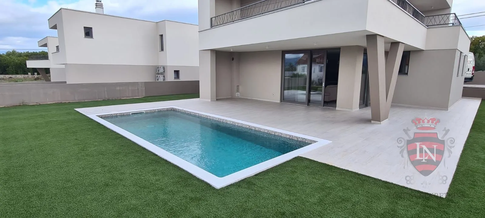 prekrasna vila sa bazenom krk, 213 m2 + okućnica - slika 2