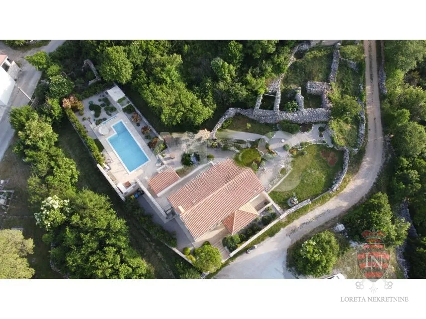 kuća s bazenom 172 m2 + okućnica, labin - slika 10