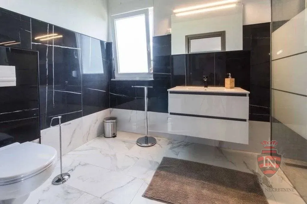 kuća s bazenom 270 m2, labin - slika 16