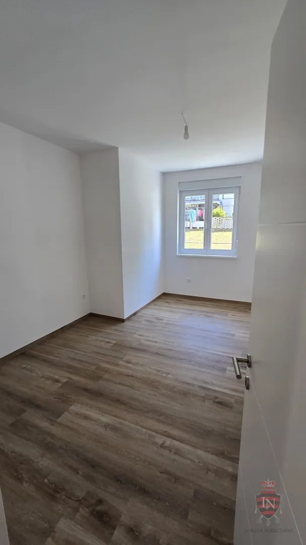 poslovni prostor - 4 stana! 262 m2, sesvete - slika 13