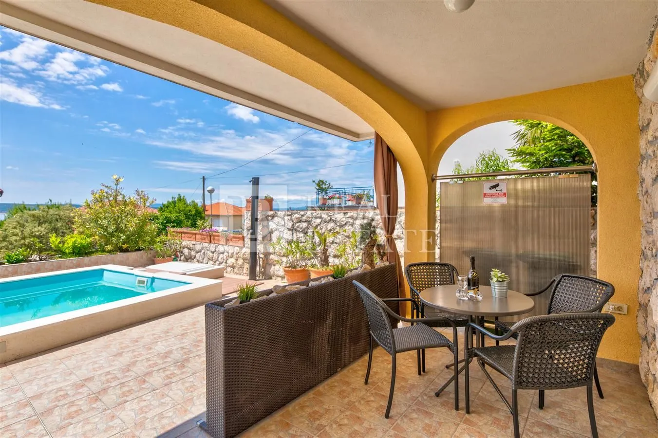 dramalj - apartmanska kuća 200m od mora - slika 2