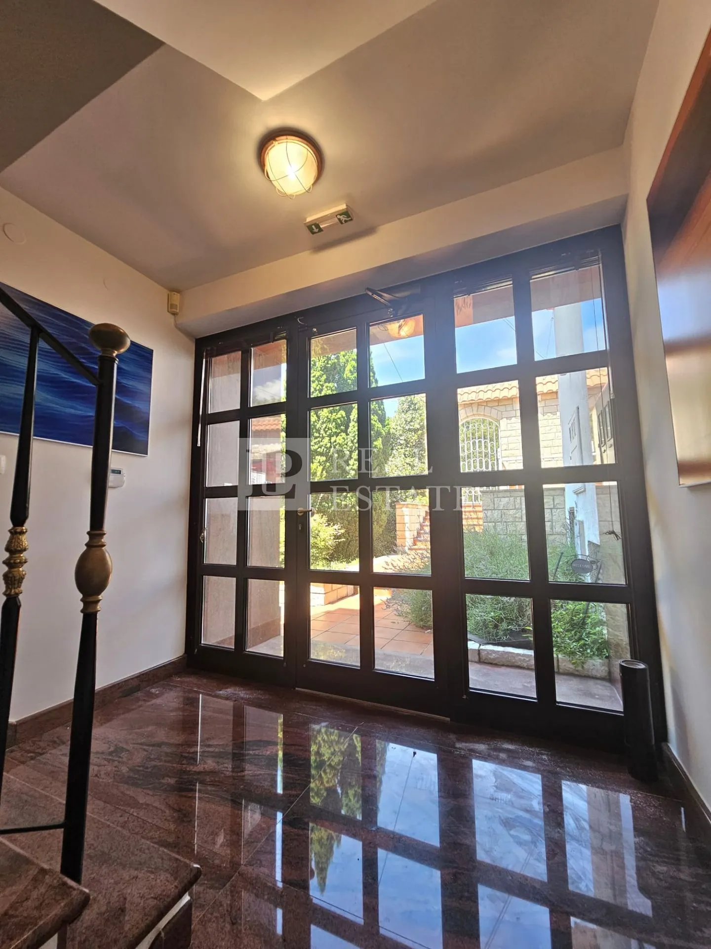 jadranovo - apartmanska vila s bazenom u prvom redu do mora - slika 15