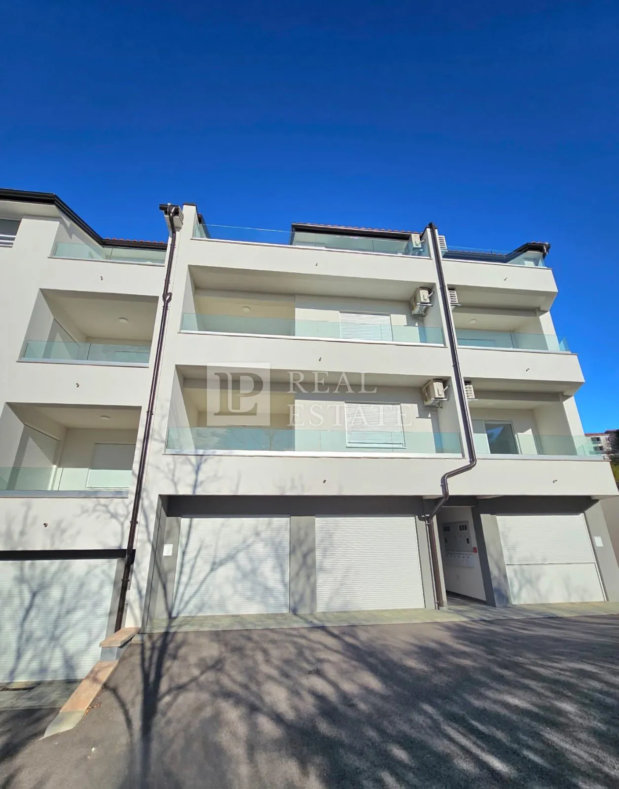 crikvenica - dvoetažni stan u novogradnji 150m od mora - slika 2