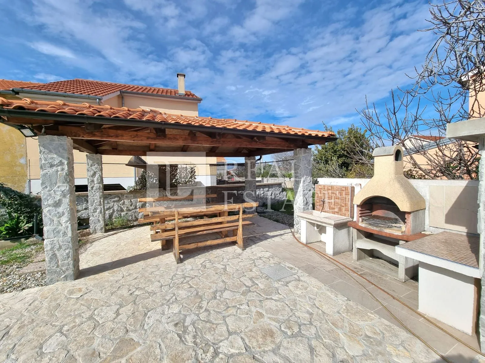 otok krk, okolica malinske - kamena kuća s bazenom - slika 8