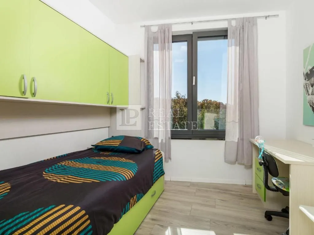 kostrena - moderna vila s bazenom - slika 19