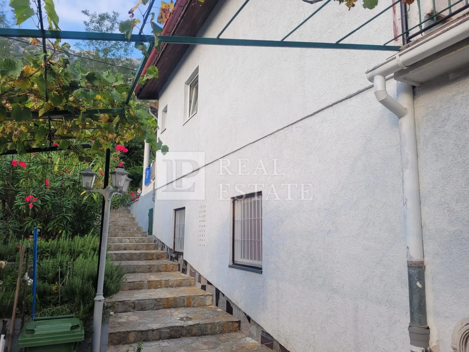 tribalj - dvije samostojeće kuće s pomoćnim objektom i predivnom okućnicom - slika 5