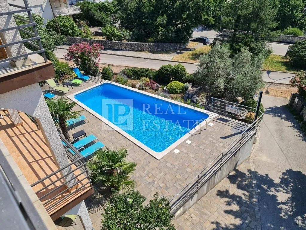 CRIKVENICA - prekrasna kuća od 602 m2 s bazenom u blizini mora