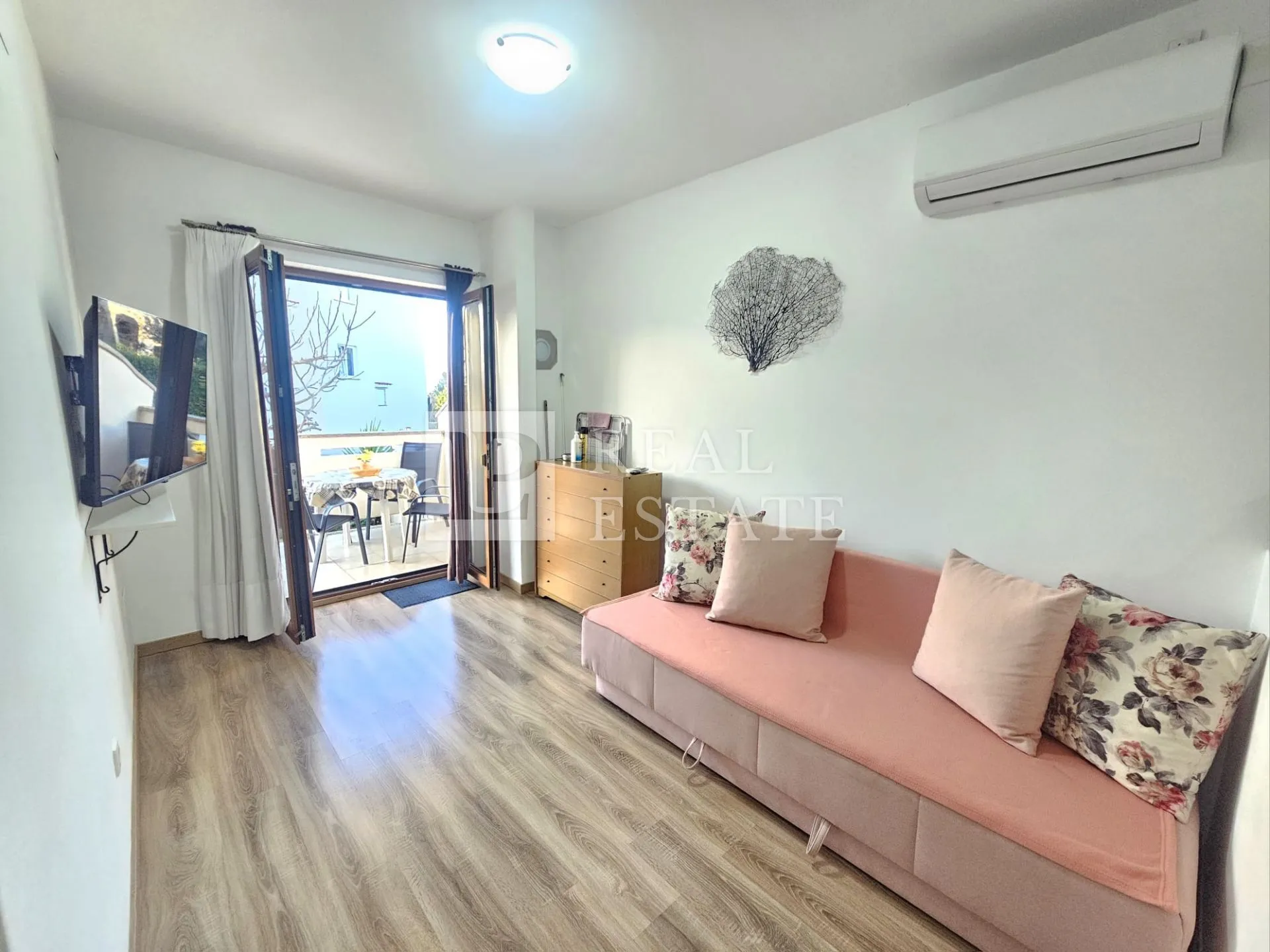 malinska, otok krk - moderno uređeni jednosobni stan s okućnicom - slika 3